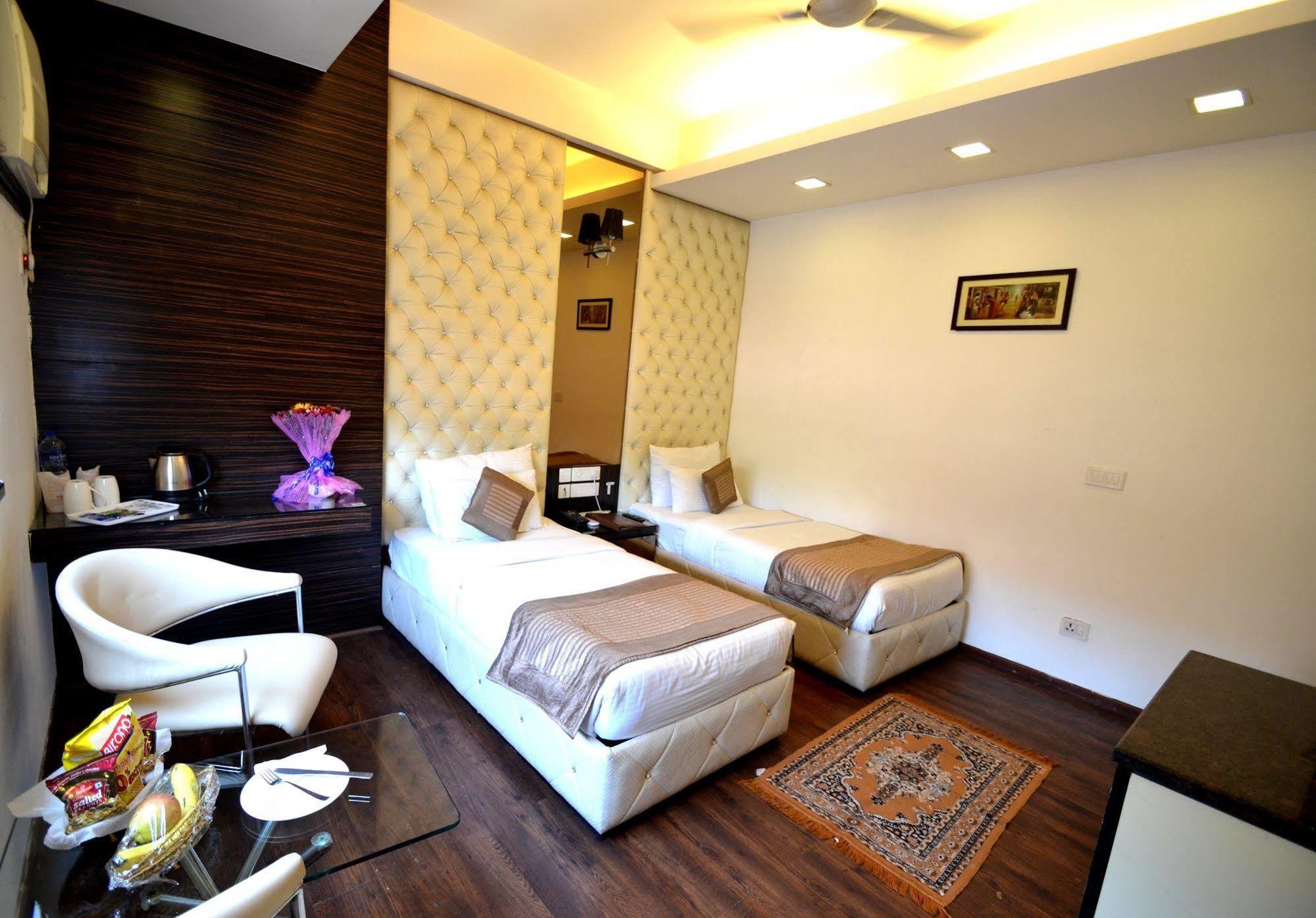 Hotel Metro View Delhi Kültér fotó