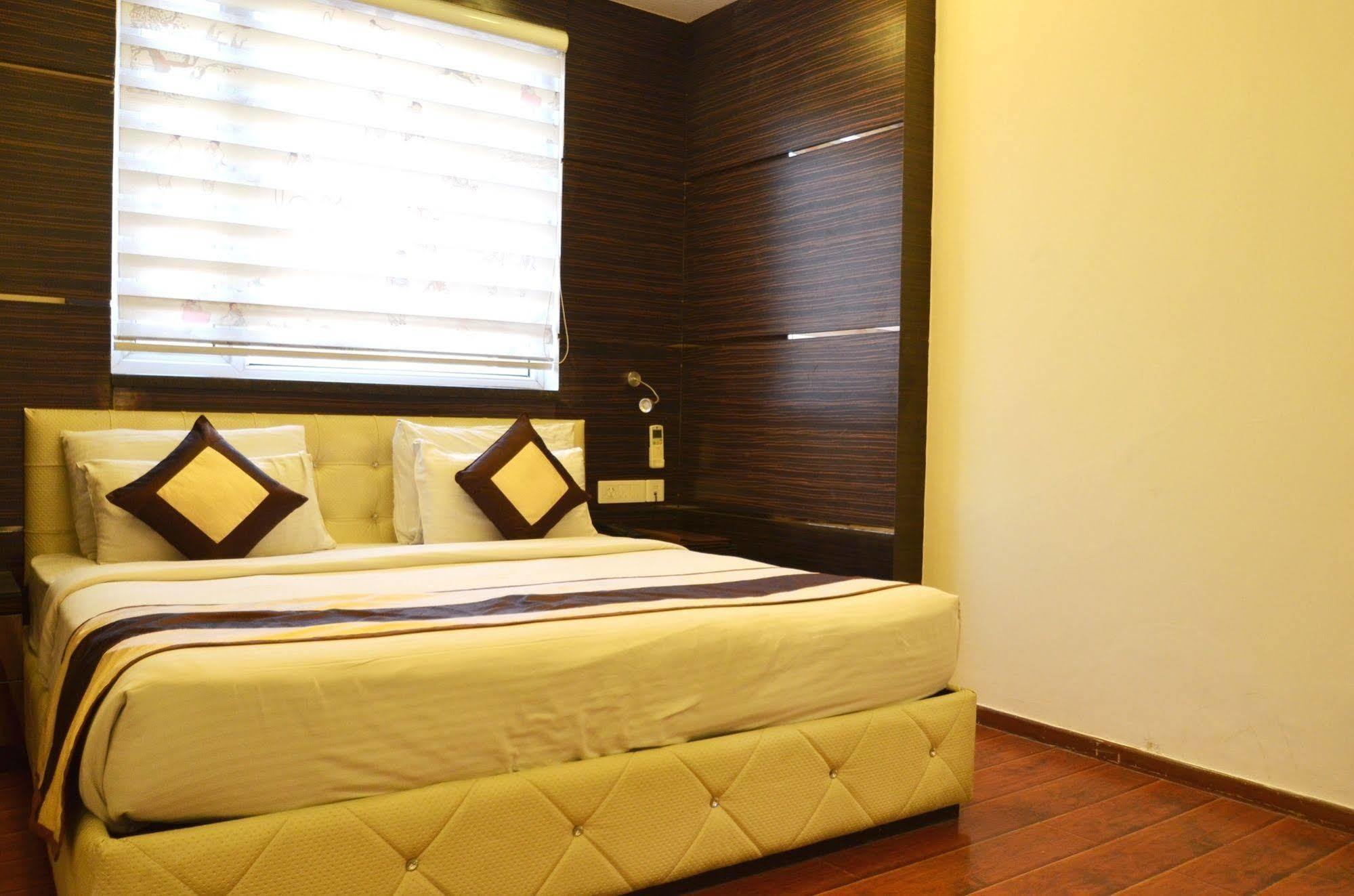 Hotel Metro View Delhi Kültér fotó