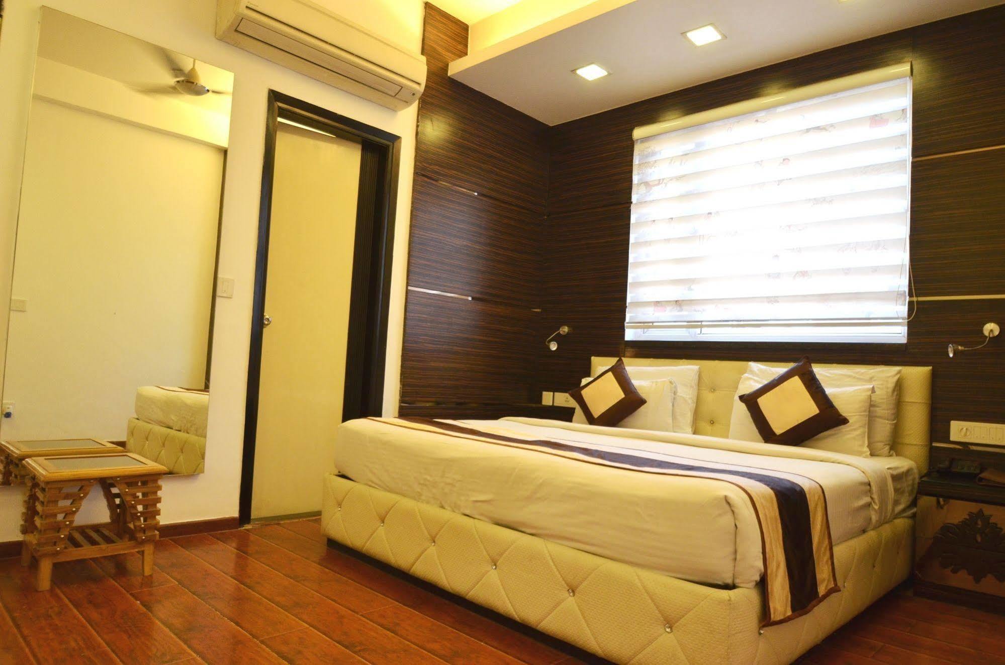 Hotel Metro View Delhi Kültér fotó