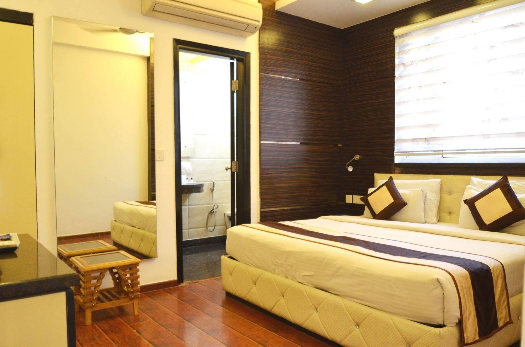 Hotel Metro View Delhi Kültér fotó