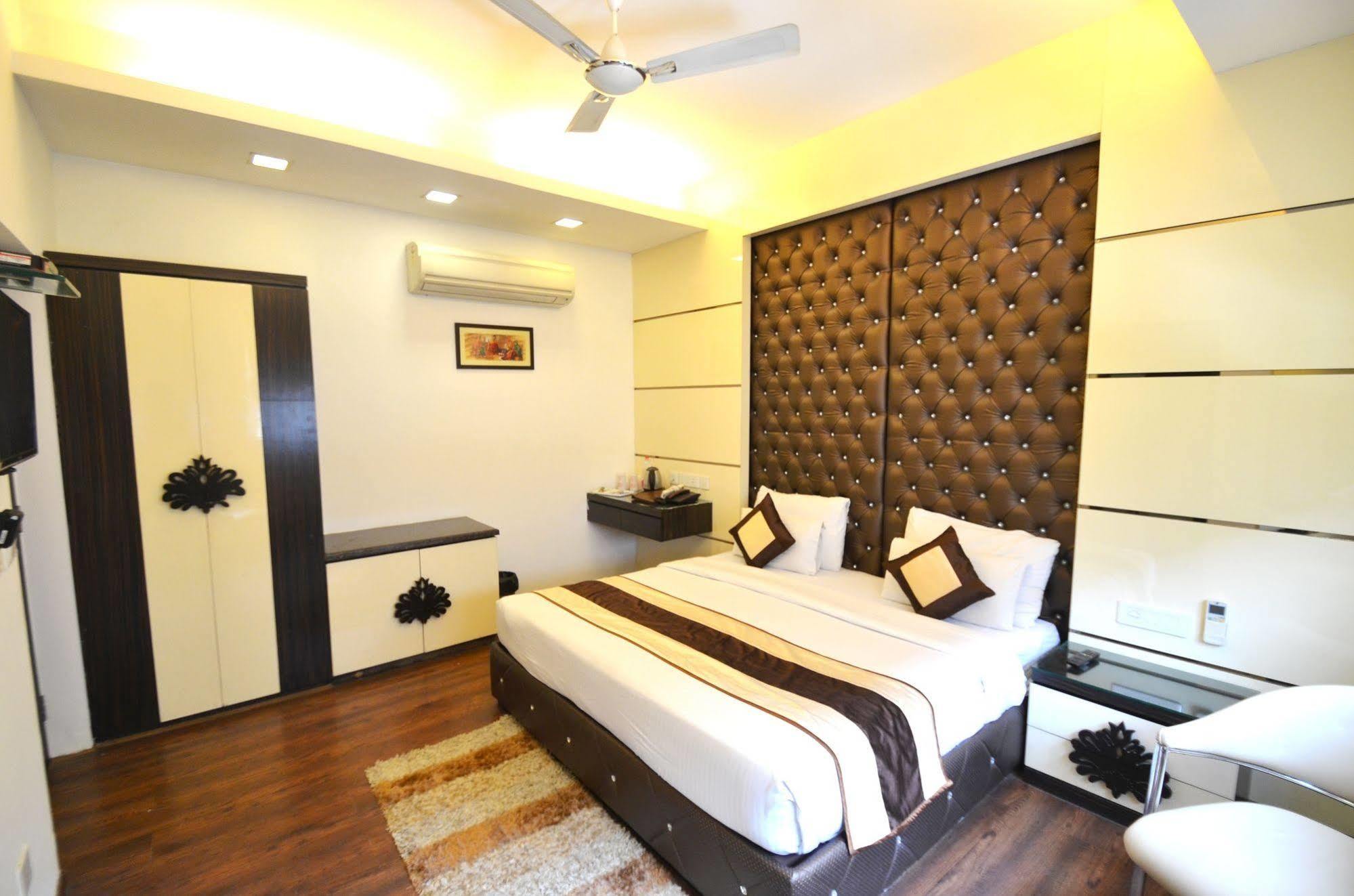 Hotel Metro View Delhi Kültér fotó